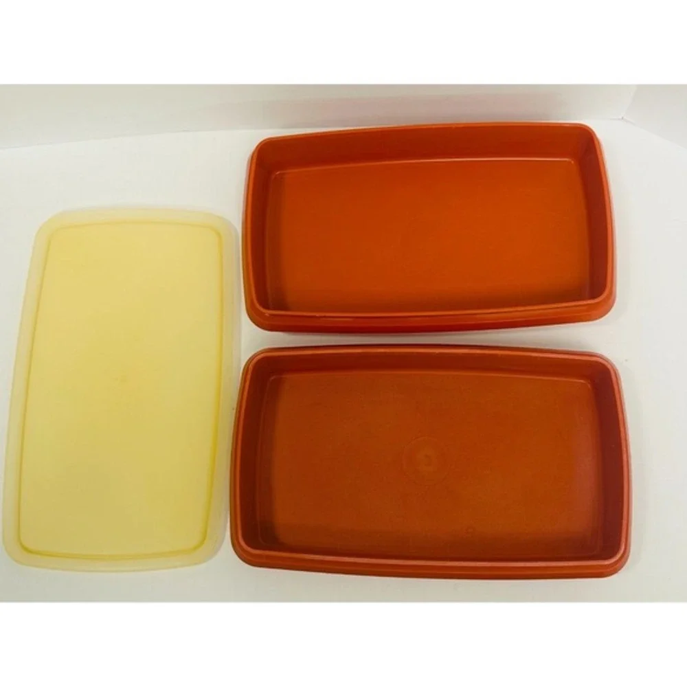 Tupperware Vintage Paprika 9x5